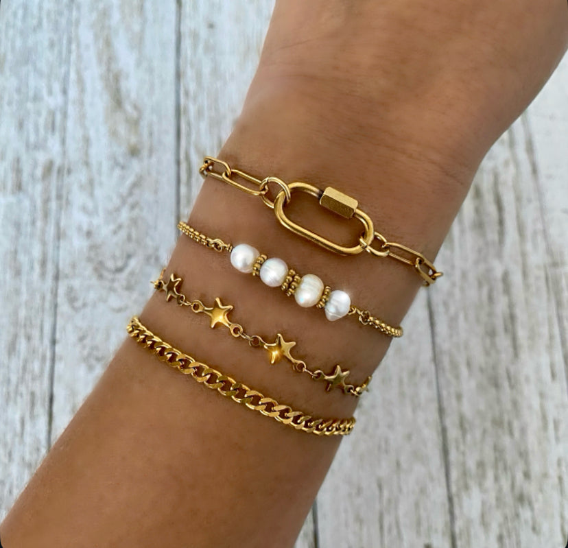 Pearls & Gold Bracelet