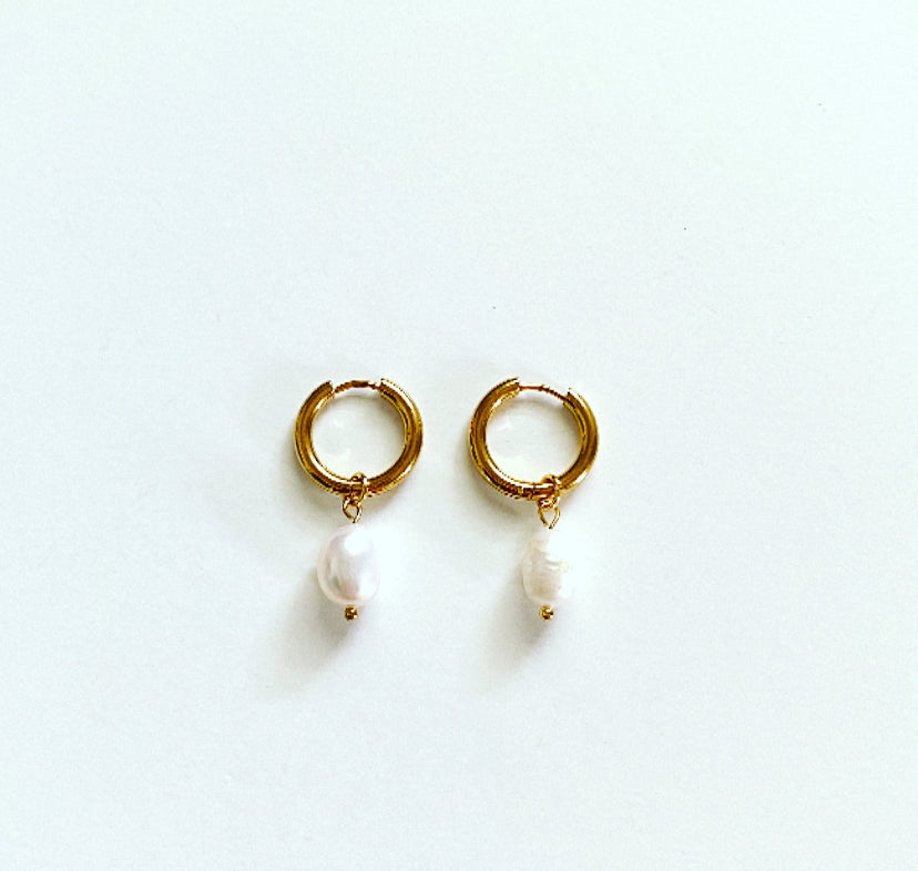 Sweet Pearl Hoops