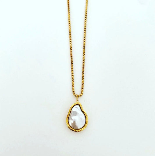 Lira Pearl Necklace