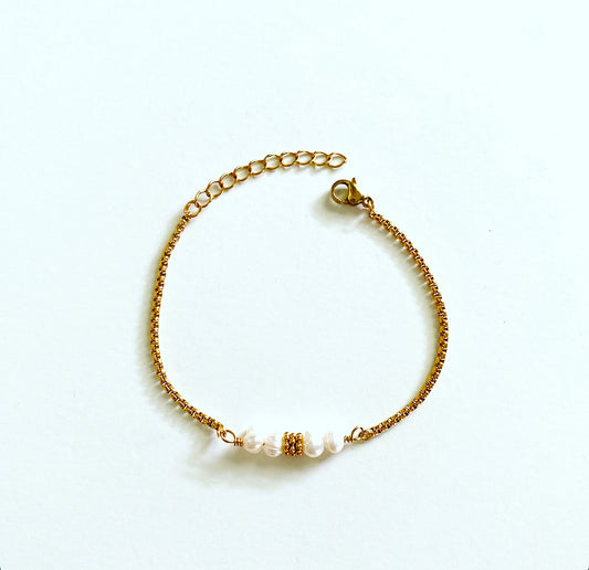 Classy pearl Bracelet