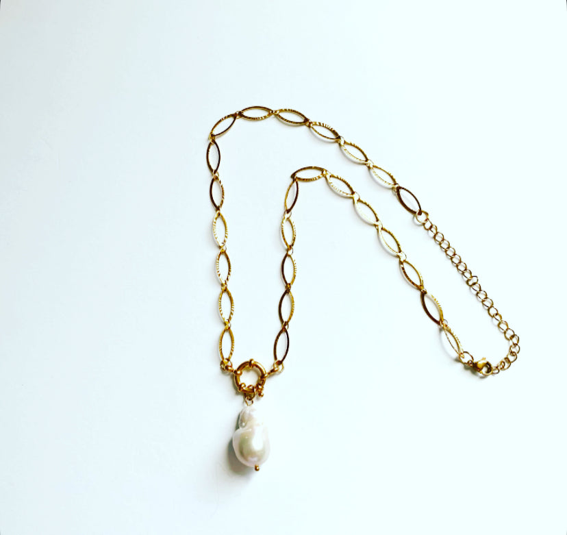Perla Barroca Necklace