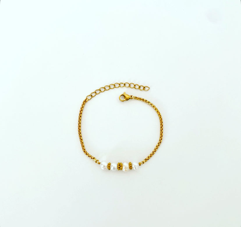 Pearls & Gold Bracelet