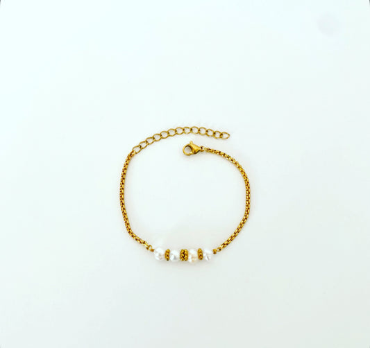 Pearls & Gold Bracelet