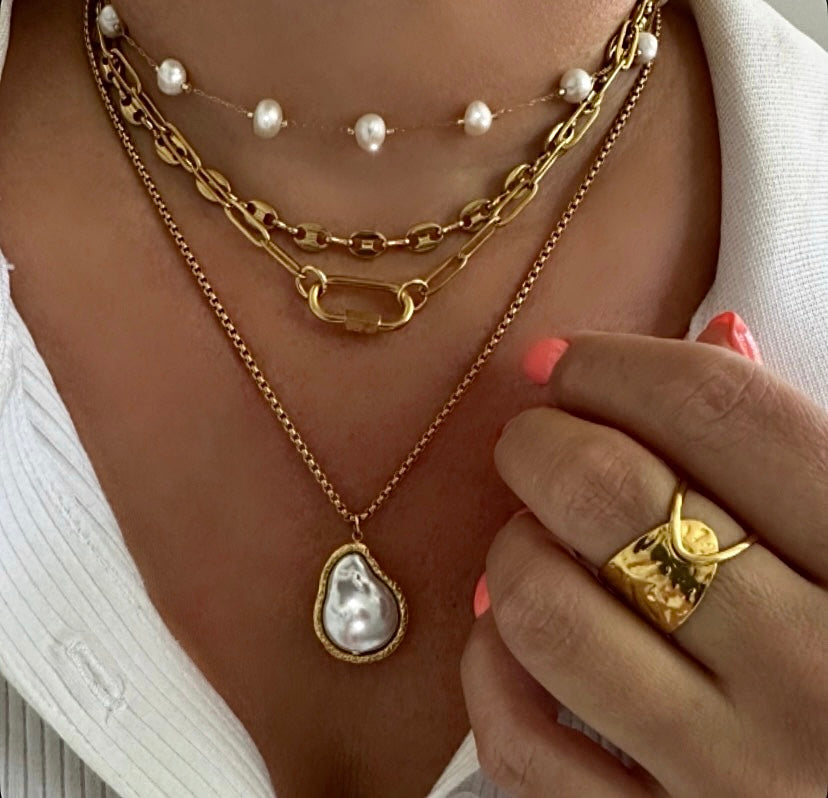 Lira Pearl Necklace